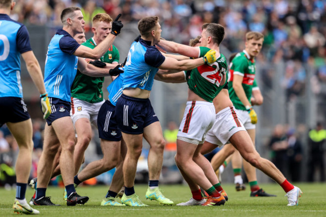 tempers-flare-between-brian-fenton-and-cillian-oconnor