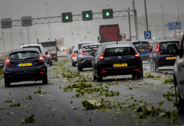 velserbroek-cars-drive-on-the-a9-in-storm-poly-anp-koen-van-weel-netherlands-out-belgium-out