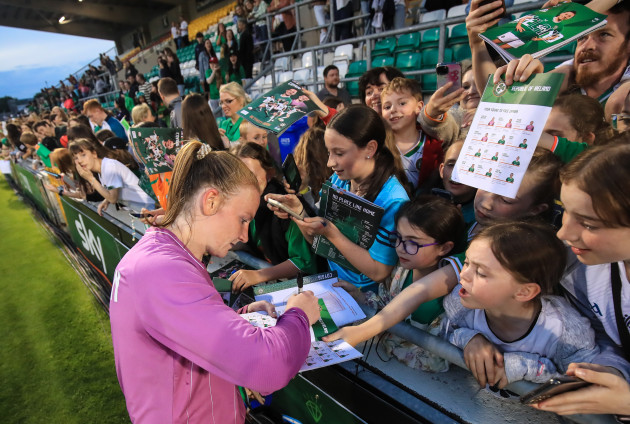 courtney-brosnan-signs-autographs-for-fans-after-the-game