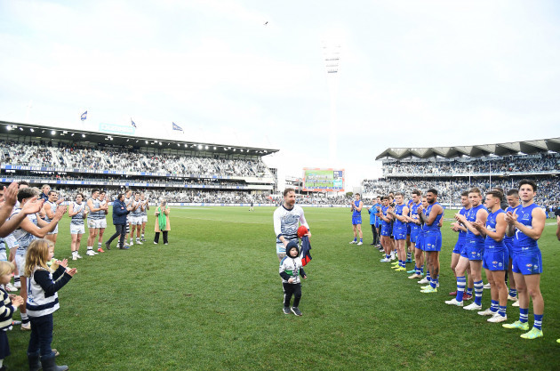 geelong-australia-09th-july-2023-zach-tuohy-of-the-cats-leaves-the-ground-after-the-afl-round-17-match-between-the-geelong-cats-and-the-north-melbourne-kangaroos-at-gmhba-stadium-in-geelong-sunda