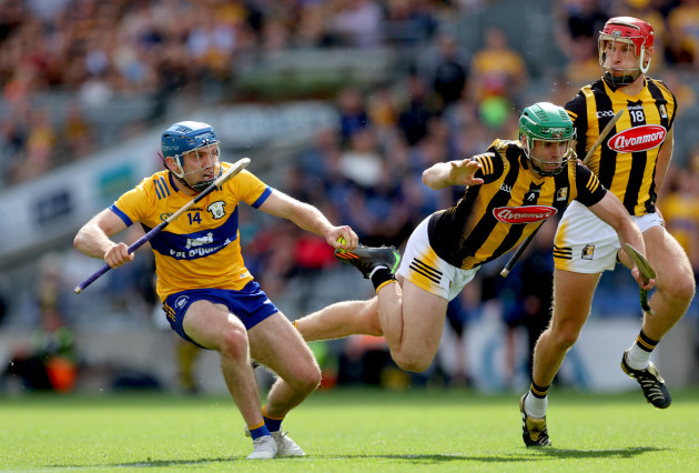 shane-odonnell-goes-past-tommy-walsh-to-score-his-sides-opening-goal