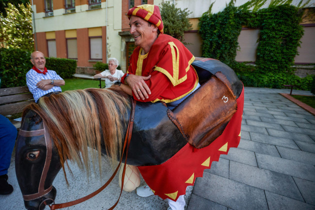 july-10-2023-pamplona-navarra-spain-the-zaldiko-horse-shaped-head-speaks-with-several-residents-of-the-home-for-the-elderly-casa-misercordia-during-his-visit-at-the-2023-san-ferma-n-festiv