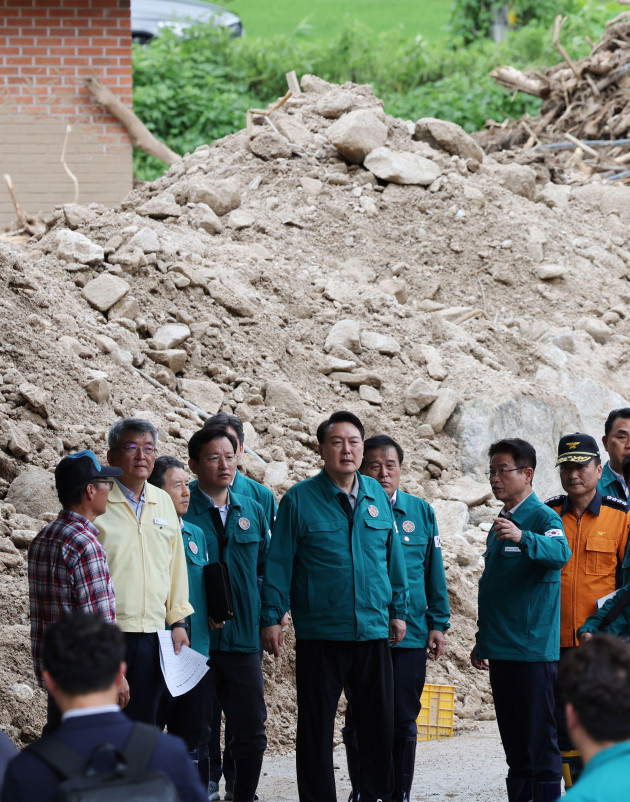 17th-july-2023-yoon-visits-landslide-hit-area-president-yoon-suk-yeol-c-visits-a-village-in-yecheon-north-gyeongsang-province-southeastern-south-korea-on-july-17-2023-where-residents-were-kil