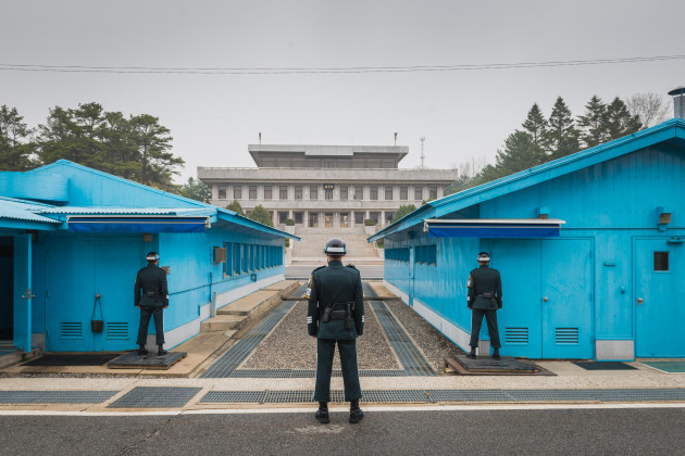 south-korean-soldiers-stand-at-attention-at-the-demilitarized-zone-on-the-border-between-north-korea-and-south-korea