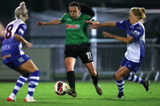 aine-ogorman-is-tackled-by-emma-starr-and-meabh-de-burca