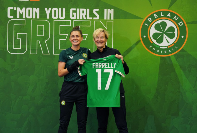 sinead-farrelly-left-is-presented-with-her-jersey-by-republic-of-ireland-manager-vera-pauw-during-a-media-day-at-the-oreilly-hall-dublin-picture-date-thursday-june-29-2023