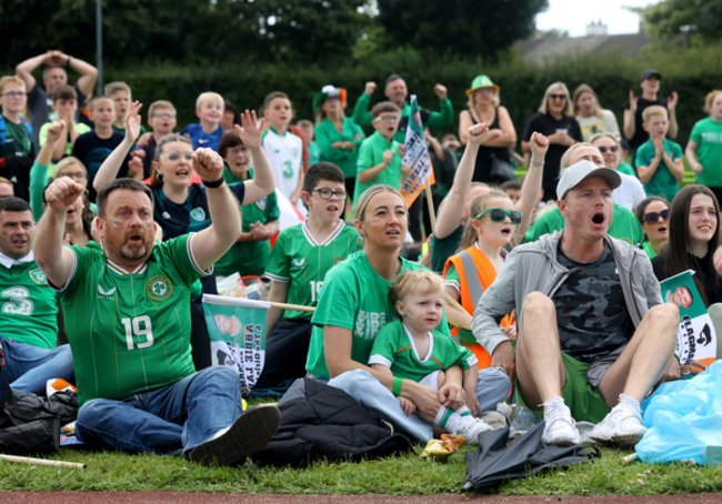 irish womens FC Fans 02