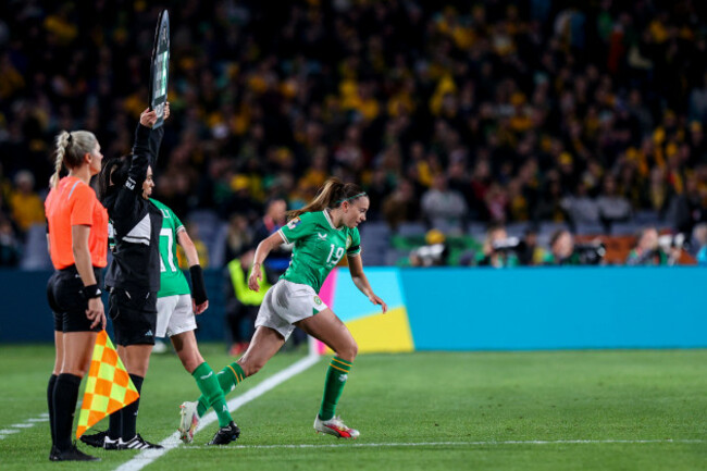 abbie-larkin-comes-on