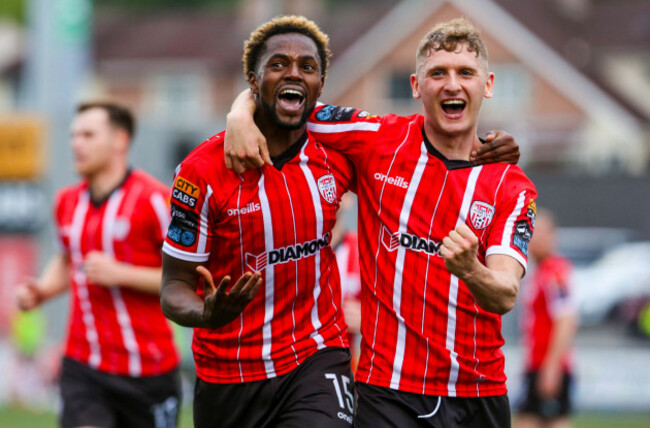 sadou-diallo-celebrates-scoring-a-goal-with-teammates
