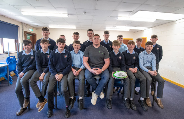 tadhg-furlong-with-students-from-good-counsel-college-in-new-ross