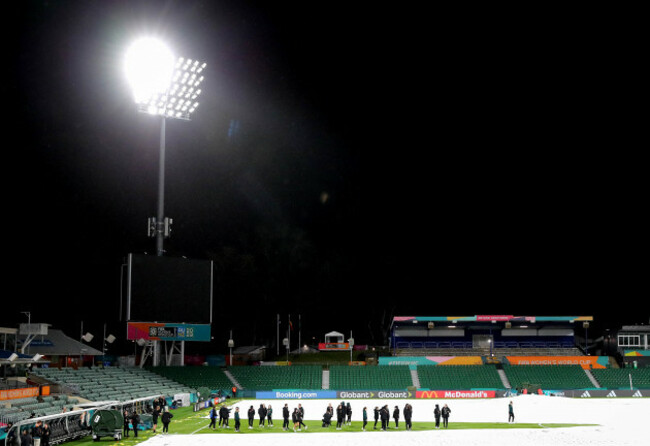 ireland-players-inspect-the-pitch