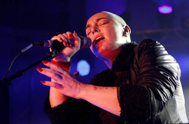 london-uk-27112011-sinead-oconnor-singing-live-at-mencaps-little-noise-sessions-in-the-church-of-st-john-at-hackney-london-the-event-is-the-final-concert-of-six-by-various-artists-in-aid-of-m