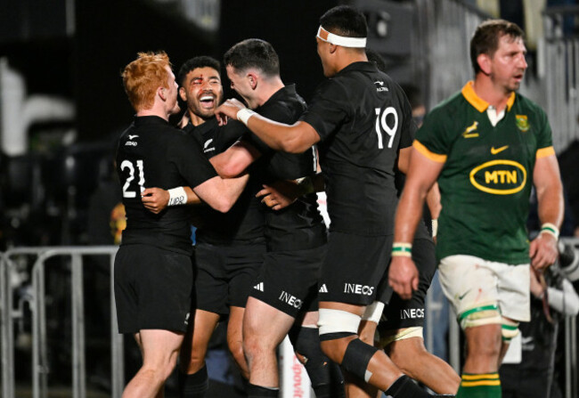 richie-mounga-celebrates-after-scoring