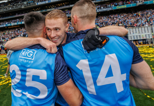 lorcan-odell-and-con-ocallaghan-celebrate-with-paul-mannion