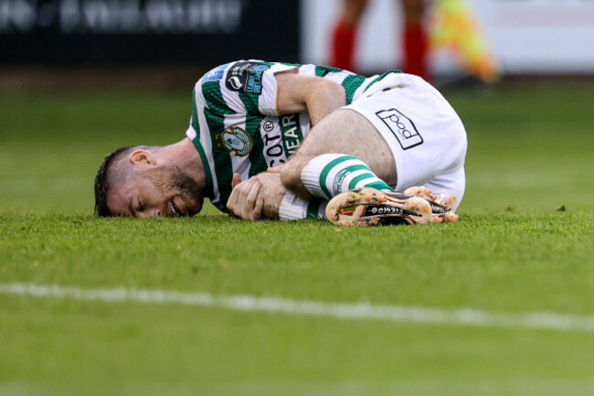 jack-byrne-goes-down-injured-after-a-clash-with-viktor-karl-einarsson