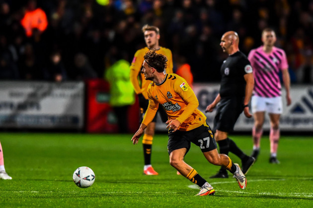 cambridge-uk-tuesday-15th-november-2022-ben-worman-27-cambridge-united-controls-the-ball-during-the-fa-cup-1st-round-replay-between-cambridge-united-and-curzon-ashton-at-the-r-costings-abbey-stadi