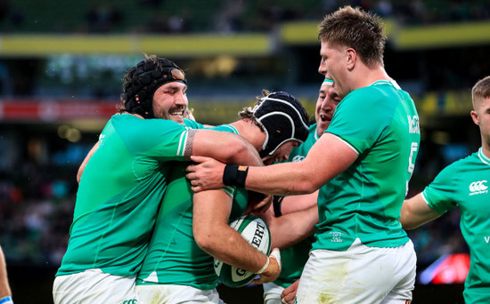 caelan-doris-celebrates-scoring-a-try-with-teammates