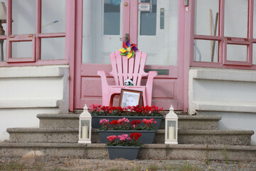 tributes-outside-the-former-home-of-sinead-oconnor-in-bray-co-wicklow-ahead-of-the-late-singers-funeral-today-picture-date-tuesday-august-8-2023