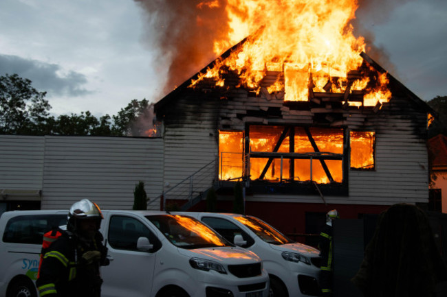 wintzenheim-france-09th-aug-2023-firefighters-extinguish-a-fire-in-a-vacation-accommodation-eleven-people-were-missing-after-the-fire-according-to-frances-interior-minister-gerald-darmanin-the