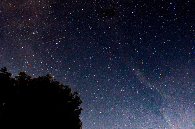 fivemiletown-uk-13th-aug-2017-perseid-meteor-shower-outside-fivemiletown-county-fermanagh-northern-ireland-on-the-13th-august-2017-credit-bonzoalamy-live-news