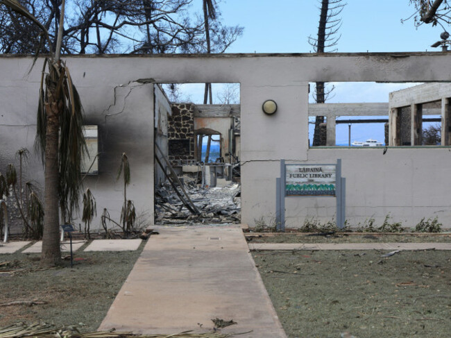 lahaina-maui-usa-10th-aug-2023-the-lahaina-public-library-is-burned-and-destroyed-in-the-aftermath-of-the-fire-in-lahaina-on-thursday-in-handout-photos-provided-by-hawaii-gov-green-a-fast-movin