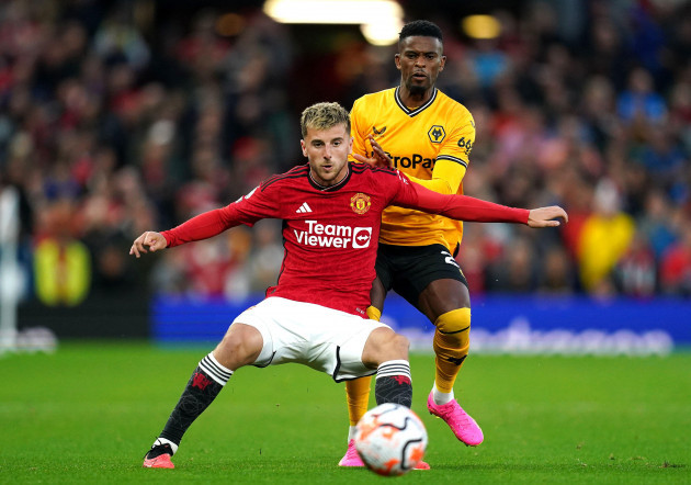 manchester-uniteds-mason-mount-left-and-wolverhampton-wanderers-nelson-semedo-battle-for-the-ball-during-the-premier-league-match-at-old-trafford-manchester-picture-date-monday-august-14-2023