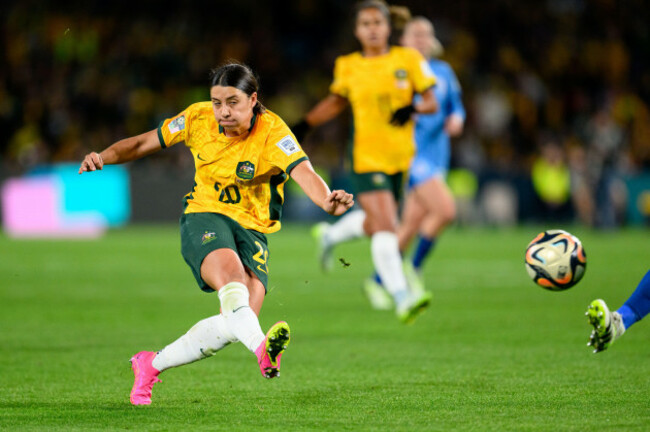 sam-kerr-of-australia-scores-1-1-during-the-fifa-womens-world-cup-semifinal-between-australia-and-england-on-august-16-2023-in-sydney-photo-mathias-bergeldbildbyrankod-mbmb0695sipa-usa-c