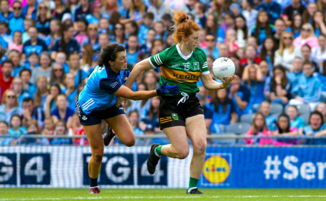 leah-caffrey-tackles-louise-ni-mhuircheartaigh