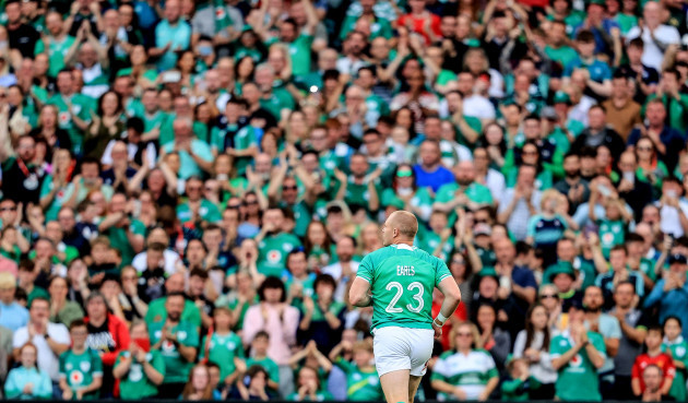 ireland-fans-applaud-keith-earls-as-he-takes-to-the-field-to-wins-his-100th-ireland-cap