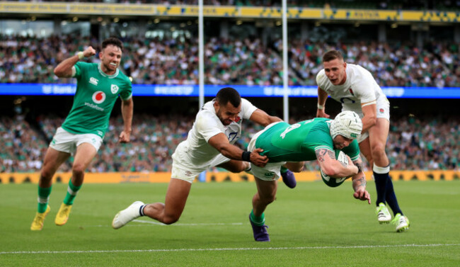 mack-hansen-goes-over-to-score-a-try-despite-joe-marchant