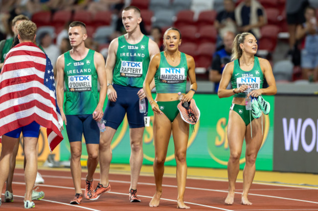 jack-raftery-chris-odonnell-sophie-becker-and-sharlene-mawdsley-after-the-race