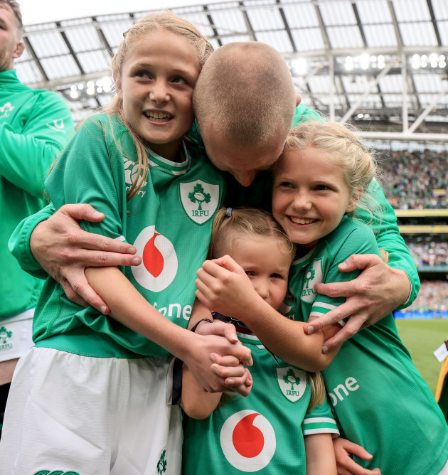 keith-earls-takes-to-the-field-with-his-daughters-ahead-of-the-game