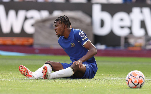 london-uk-20th-aug-2023-carney-chukwuemeka-of-chelsea-sits-on-the-floor-after-picking-up-an-injury-and-later-receiving-medical-treatment-during-the-premier-league-match-at-the-london-stadium-lond