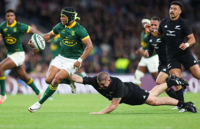 kurt-lee-arendse-runs-in-to-score-their-sides-second-try