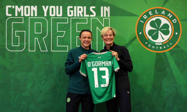 vera-pauw-presents-aine-ogorman-with-her-jersey-ahead-of-the-fifa-womens-world-cup