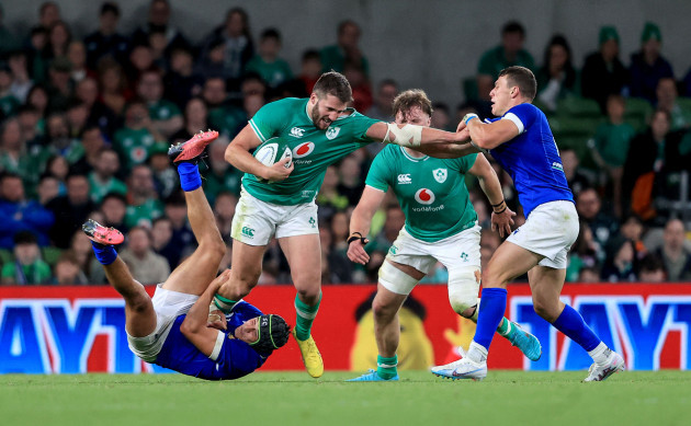 stuart-mccloskey-is-tackled-by-juan-ignacio-brex-and-paolo-garbisi