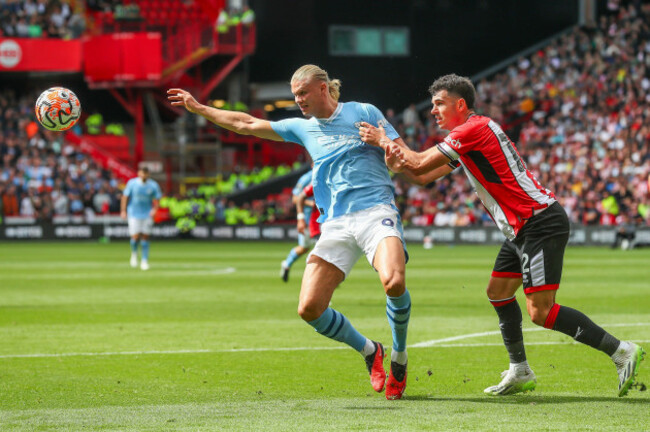 erling-haland-9-of-manchester-city-holds-off-john-egan-12-of-sheffield-united-during-the-premier-league-match-sheffield-united-vs-manchester-city-at-bramall-lane-sheffield-united-kingdom-27th-aug