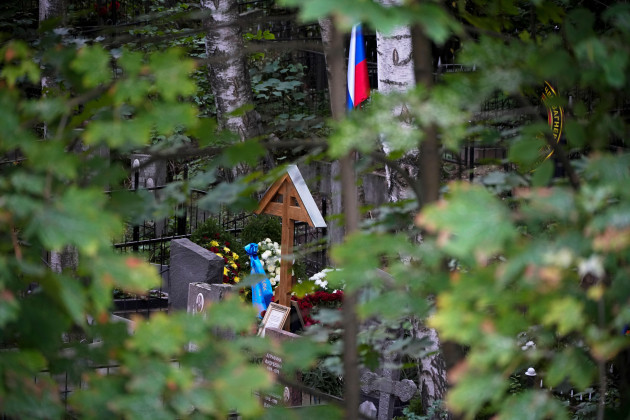 russian-flag-is-seen-above-the-grave-of-wagner-groups-chief-yevgeny-prigozhin-after-a-funeral-at-the-porokhovskoye-cemetery-in-st-petersburg-russia-tuesday-aug-29-2023-the-kremlin-says-russian