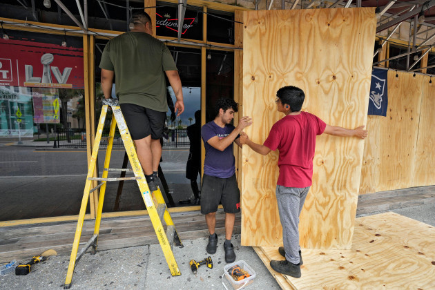 workers-at-toucans-bar-and-grill-board-up-the-restaurant-windows-ahead-of-hurricane-idalia-near-clearwater-beach-tuesday-aug-29-2023-in-clearwater-fla-residents-along-floridas-gulf-coast-are-ma