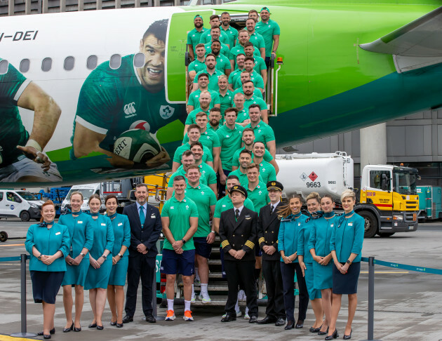 irlande-rugby-team-départs-pour-la-coupe-du-monde-de-rugby-2023-par-aer-lingus-pilotes,personnel de cabine