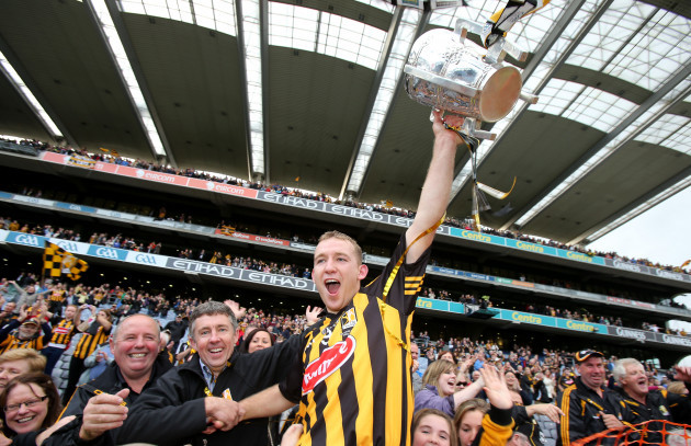 richie-hogan-celebrates-with-the-liam-mccarthy-cup