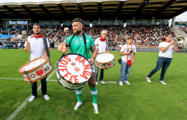 andrew-porter-plays-the-drums