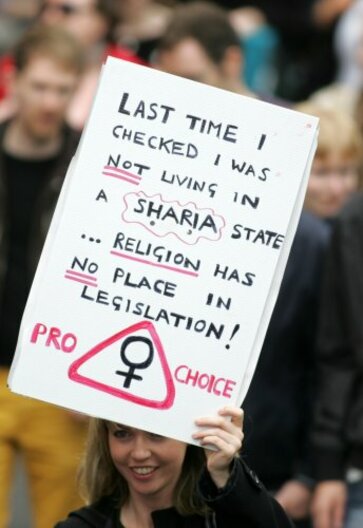 Photos 2 500 Attend Pro Choice March In Dublin City Centre