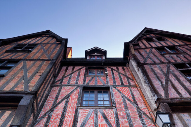 looking-up-at-one-of-the-wood-beamed-houses-at-place-plumereau-in-tours-france