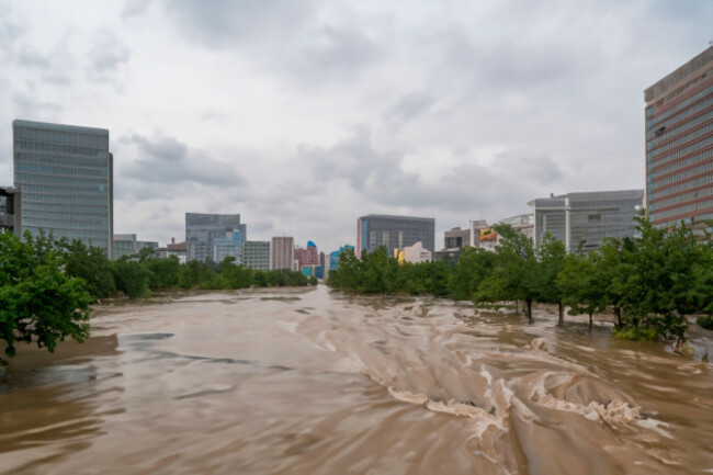 floods-flood-streets-promenades-and-beach-flooded-rains-and-storms-storm-mediterranean-dead-disappeared-greece-thessaly-volos-krafsidonas