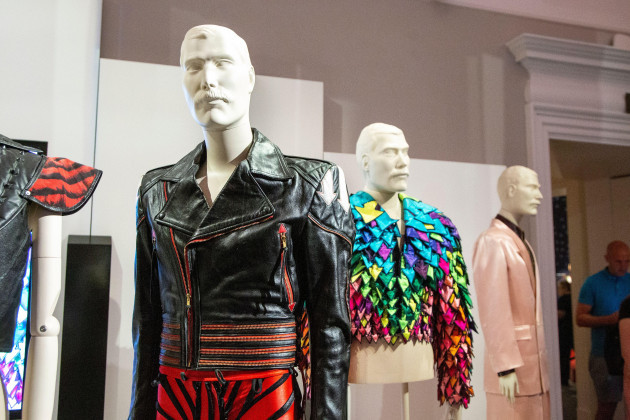 freddie-mercurys-black-red-and-white-leather-arrow-stage-jacket-1982-sothebys-a-world-of-his-own-exhibition-london-uk