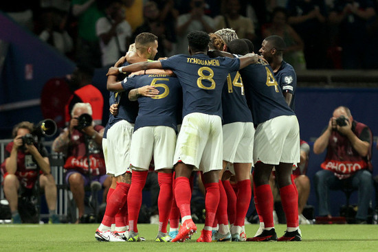 marcus-thuram-celebrates-scoring-his-sides-second-goal-with-teammates