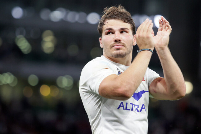 antoine-dupont-celebrates-after-the-game