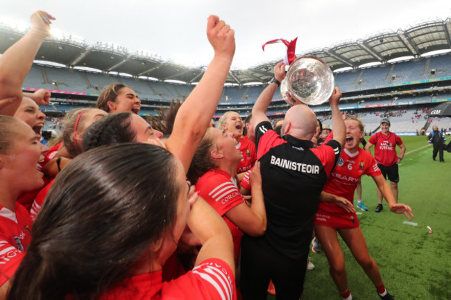 matthew-twomey-celebrates-with-the-oduffy-cup