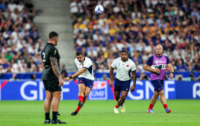 thomas-ramos-kicks-a-fifty-metre-penalty